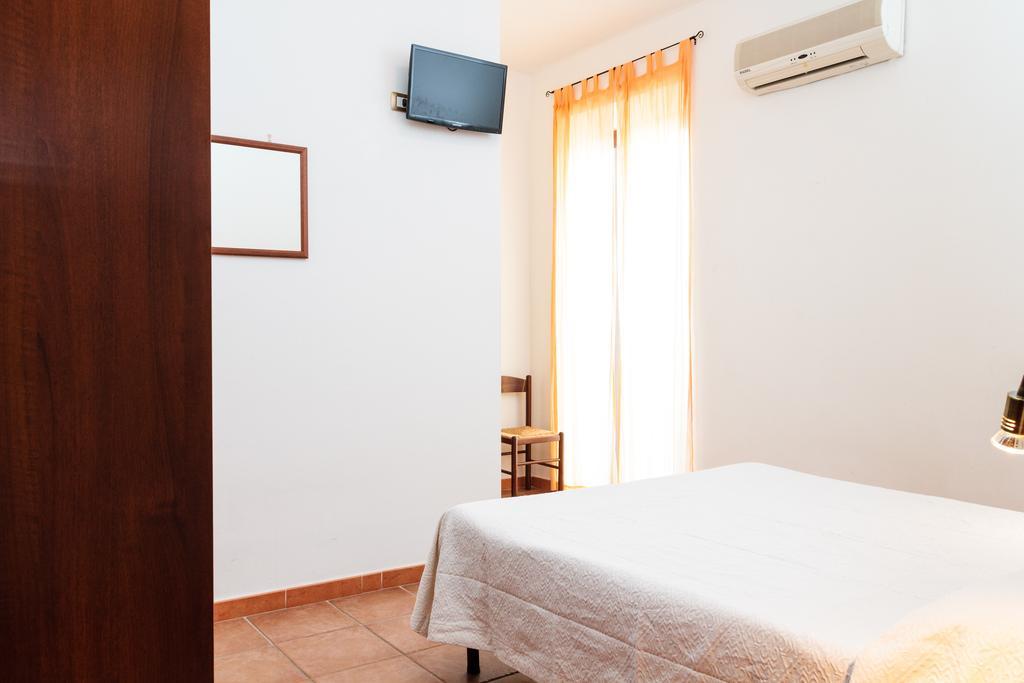 La Mezzanella Guesthouse Porto Torres Room photo